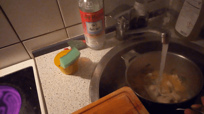 Įpilti į puodą vandens