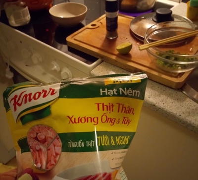Į lėkštę įdėti KNORR Hat Nem Thit Than