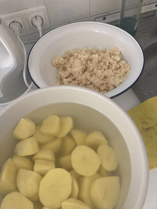 Peeled and grated potatoes